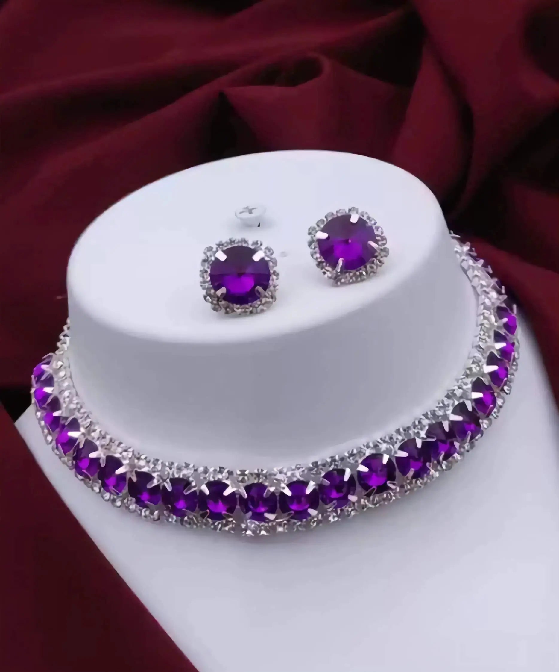 Halo round cut AD stone detailing on silver plated choker set