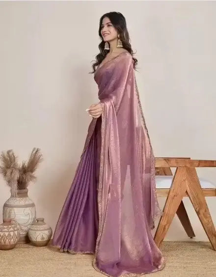 Close up of rich border on crush chiffon saree