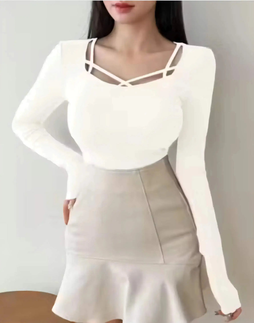 Long sleeve square neck crop top fitted look